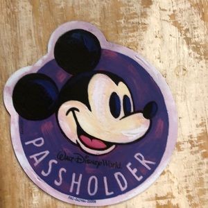 Disney Passholder magnet.